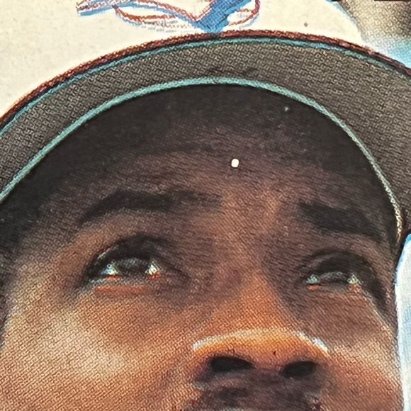 1988 Topps Fred McGriff with ERROR. Printing error left white dot on forehead. - Picture 3 of 7